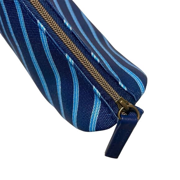 United Airlines Brooks Brothers Blue Stripe Amenity Pouch 2025 Preppy Travel Bag - Picture 5 of 6